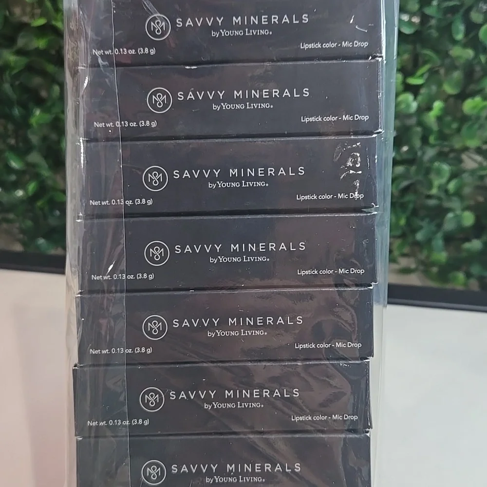 Young Living Savvy‎ Minerals Bright Pink Lipstick - Mic Drop